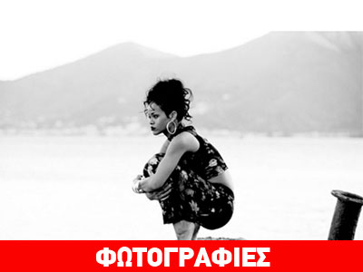 Η Ριάνα περπατά στην Ελούντα Η Ριάνα περπατά στην Ελούντα